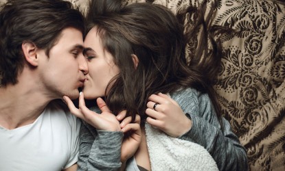 How To Read The Subtle Signs A Guy Is Turned On While Kissing You